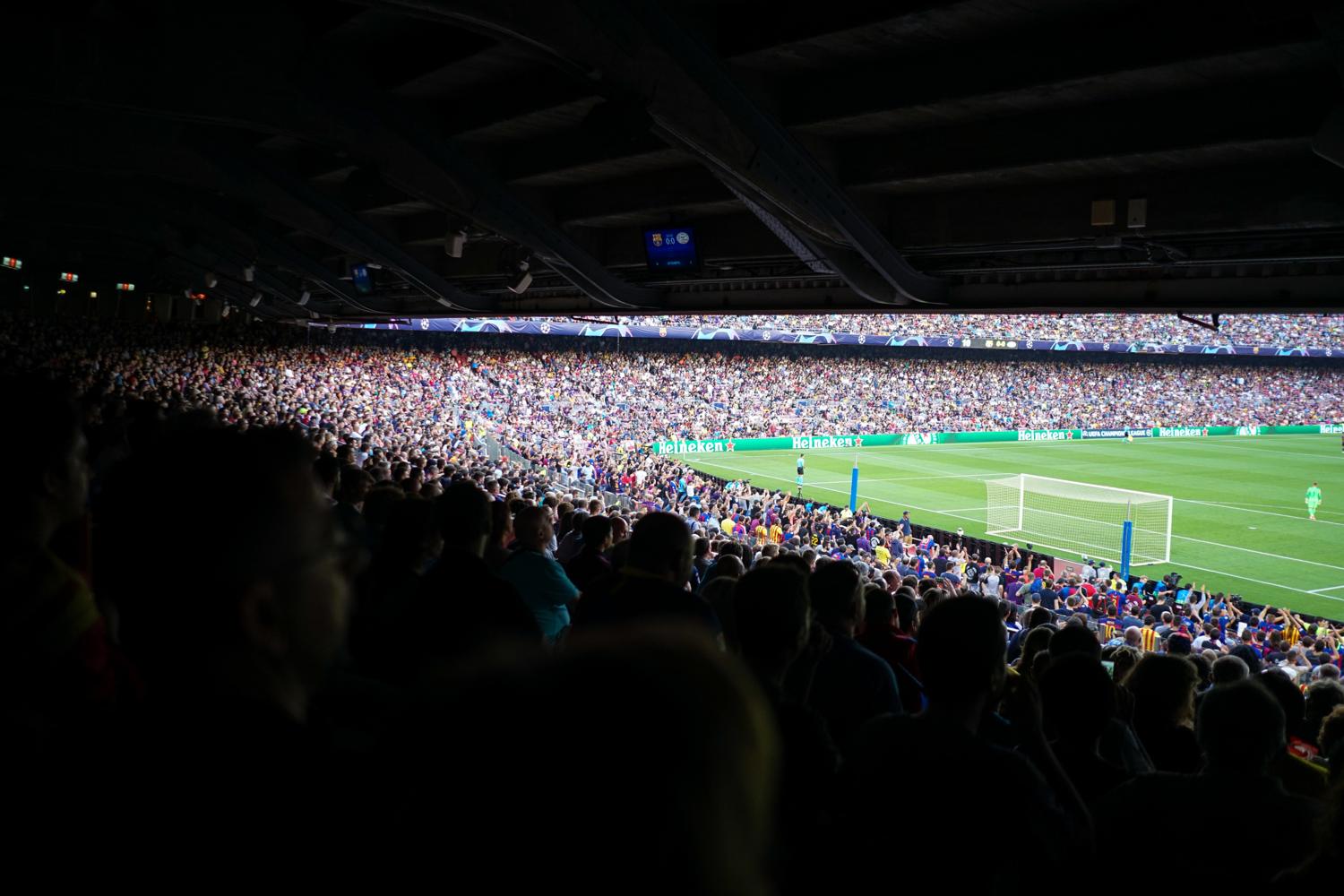 Supporters dans une enceinte sportive