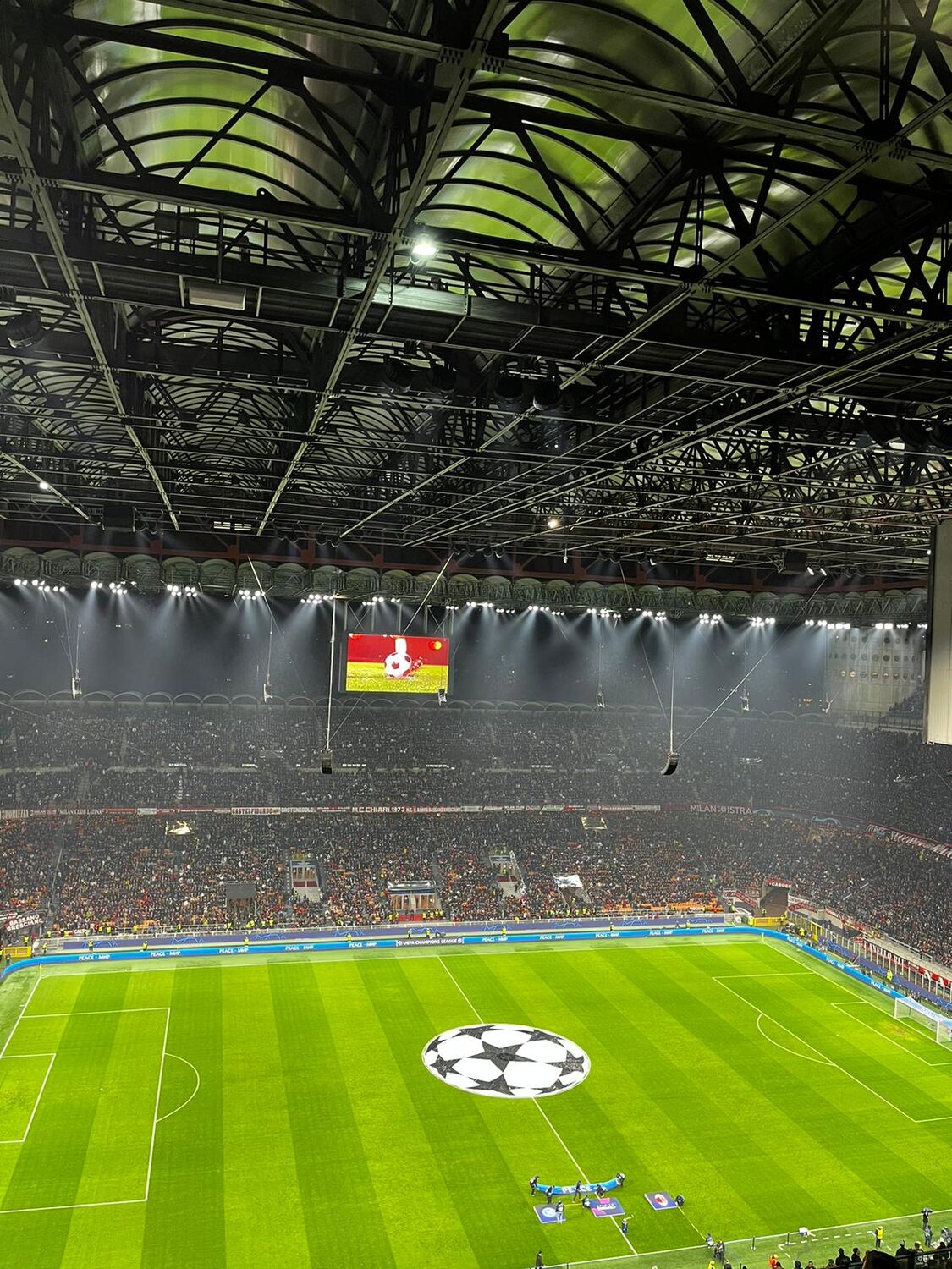 Supporters lors d'un match de AC Milan — voyage football AMARDI