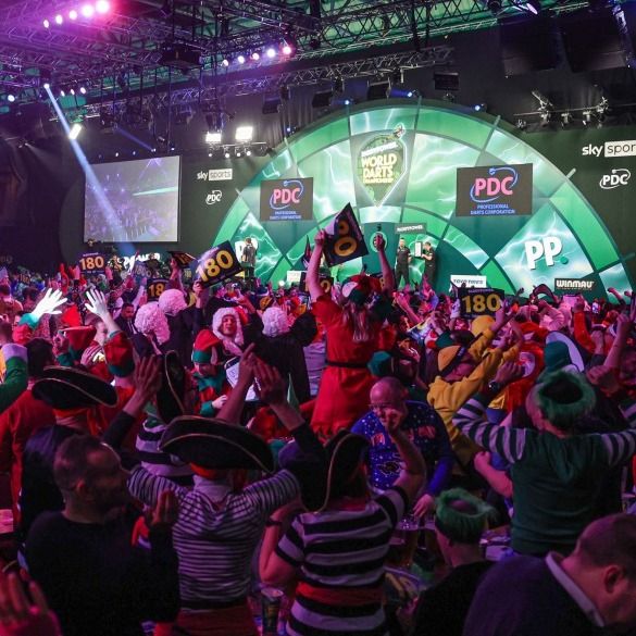 Ambiance et supporters costumés au championnat de fléchettes PDC